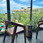 Cozy Aparment Pool View